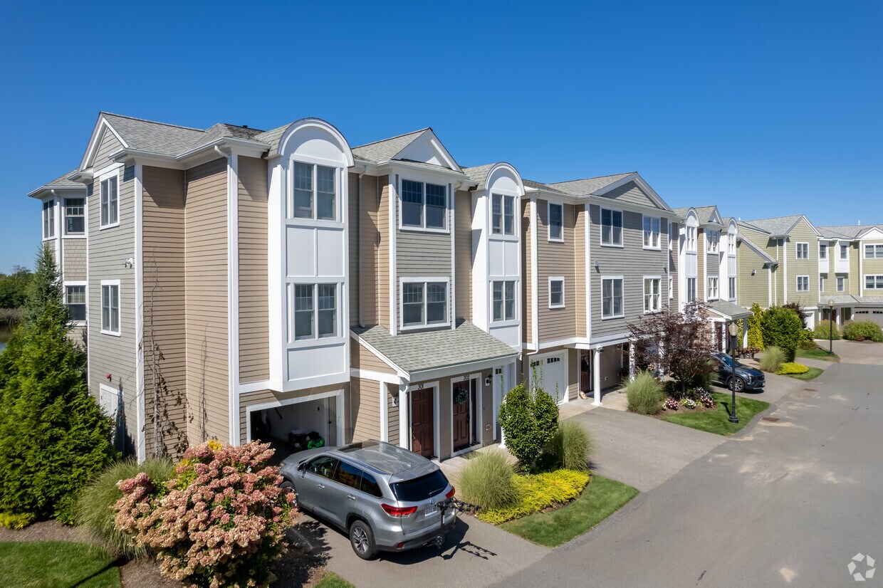 61 Hedge Rd, Plymouth, MA 02360 Apartments in Plymouth, MA