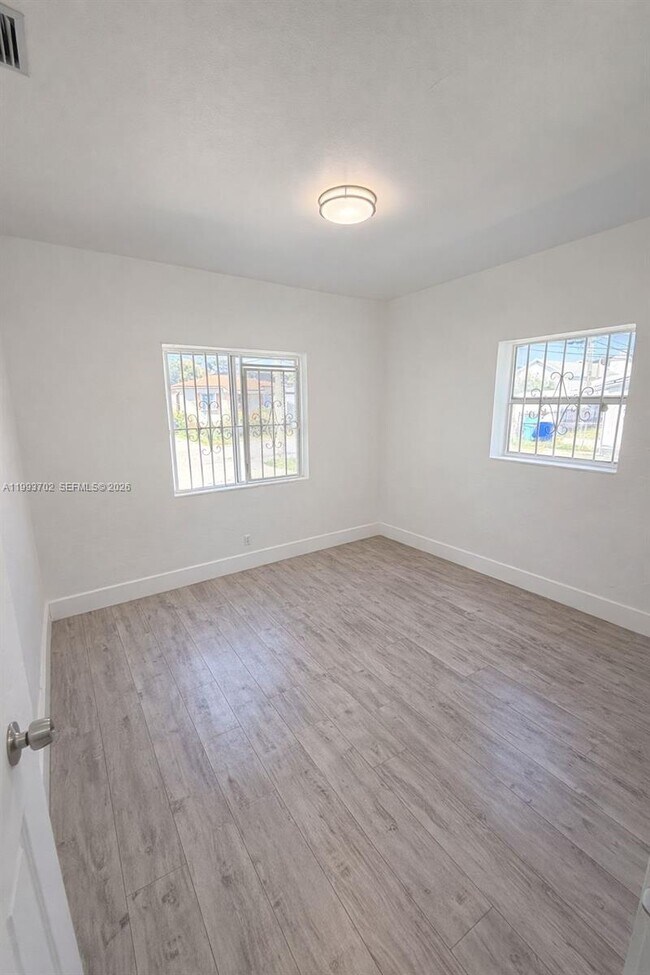 Foto del edificio - 1538 NW 66th St