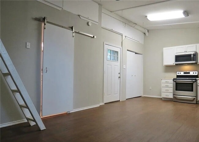 Building Photo - 333 E Torrey St
