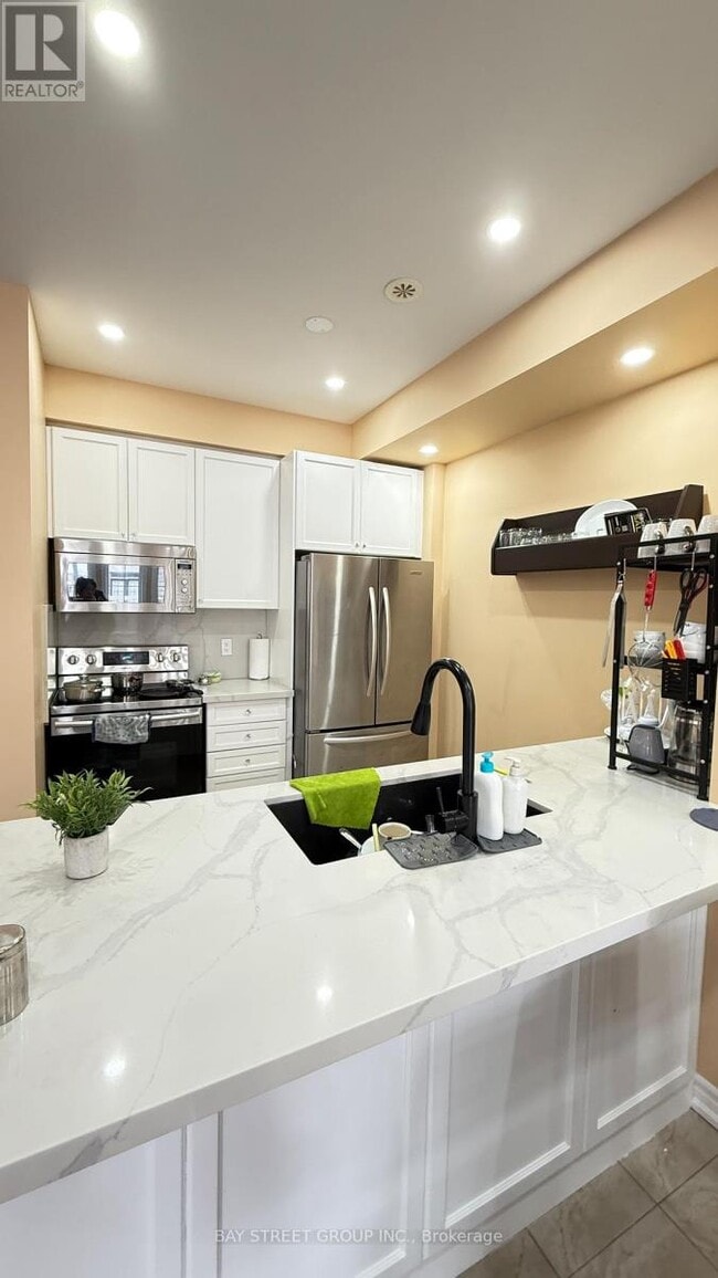 Photo du bâtiment - 2435 Greenwich Dr