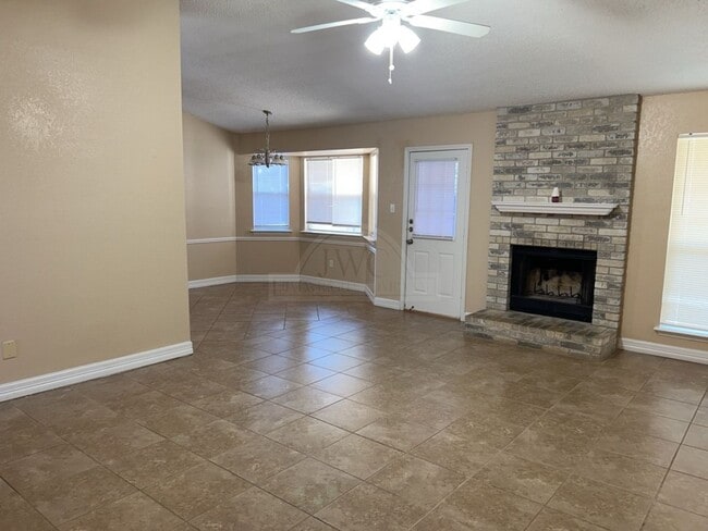 Building Photo - 2508 Windmill Dr