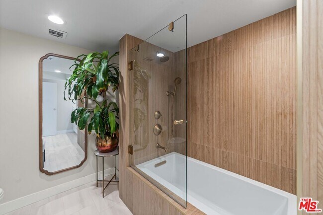 Foto del edificio - 13700 Marina Pointe Dr