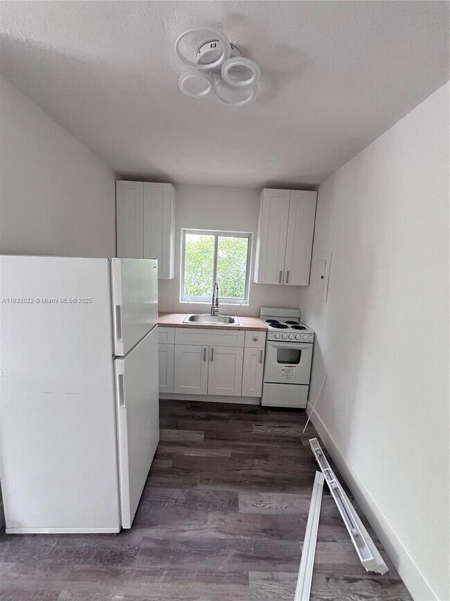 Foto del edificio - 250 NE 76th St