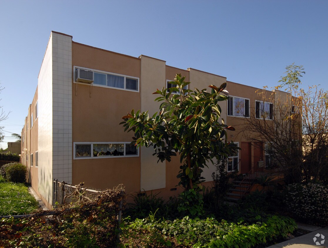 Building Photo - 144 E Avenue 33