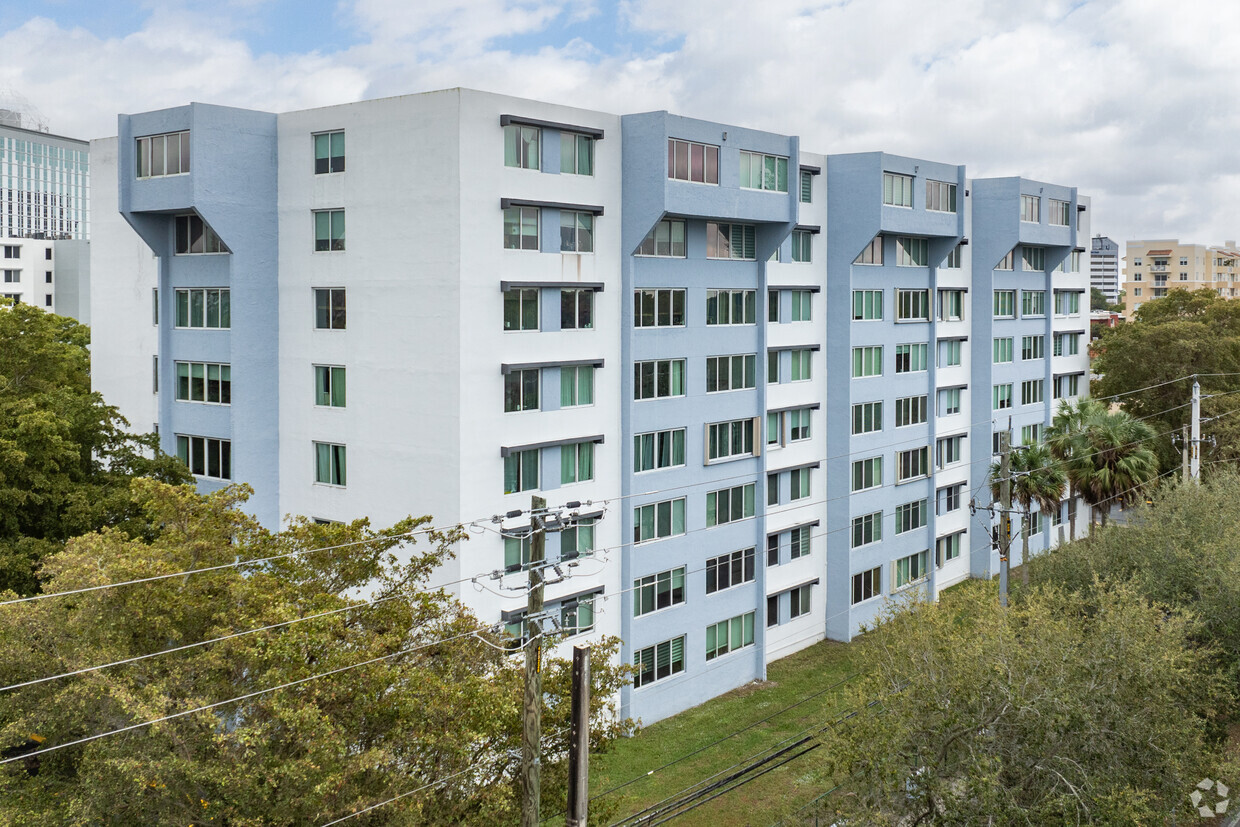 Primary Photo - Palmetto Tower Apartments