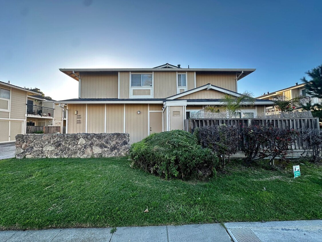 Primary Photo - Beautiful 3 Bedroom 2 Bath Condo in Desira...