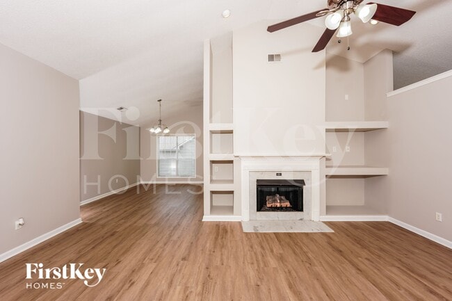 Building Photo - 200 Summer Hill Dr