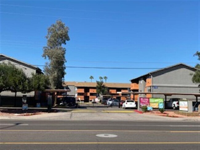 Building Photo - Move In Special $499  (Restrictions Apply)
