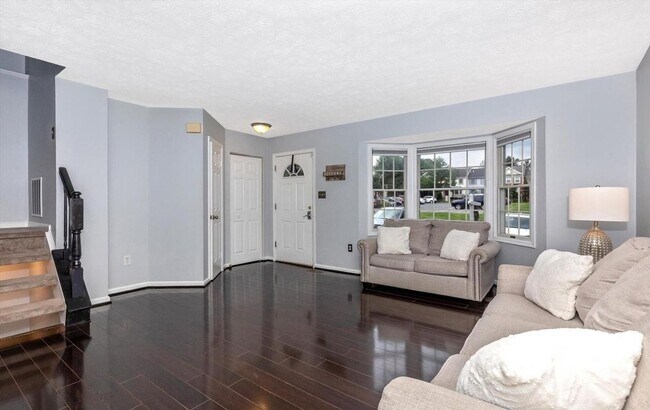 Foto del edificio - Beautifully maintained townhouse in New Market available before the new school year!