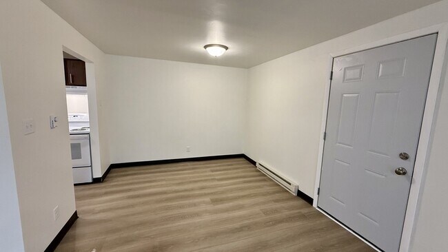 Foto del edificio - 1818 School St