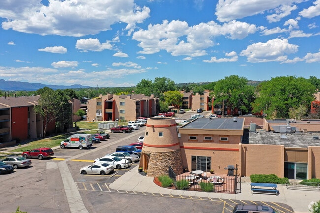 Building Photo - Greentree Village