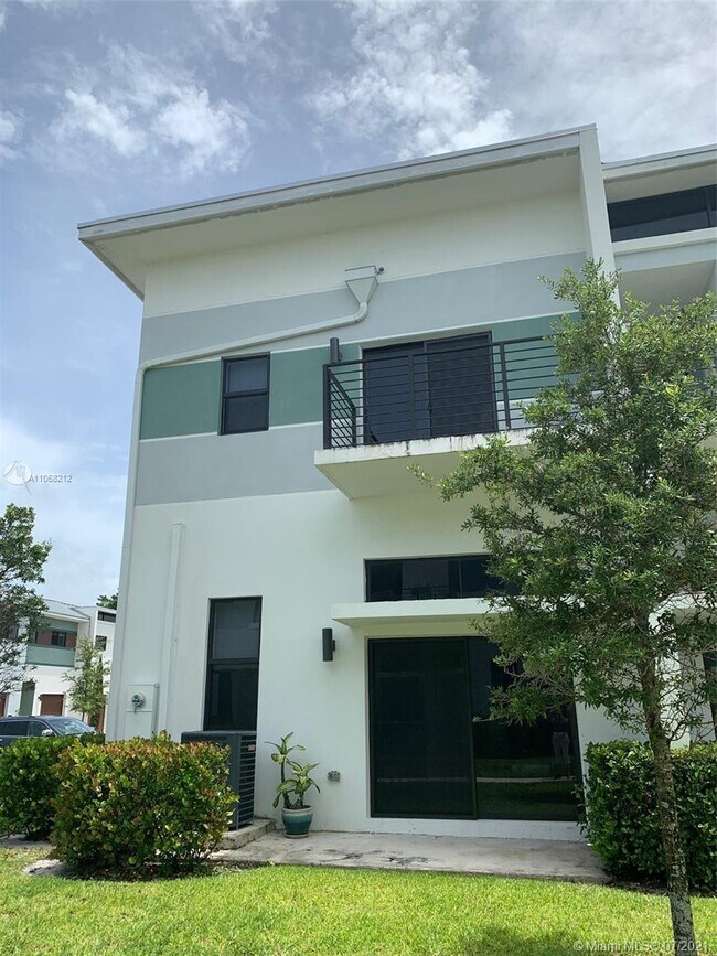 Building Photo - 4461 NW 8th Pl  4461 Plantation Fl 33317