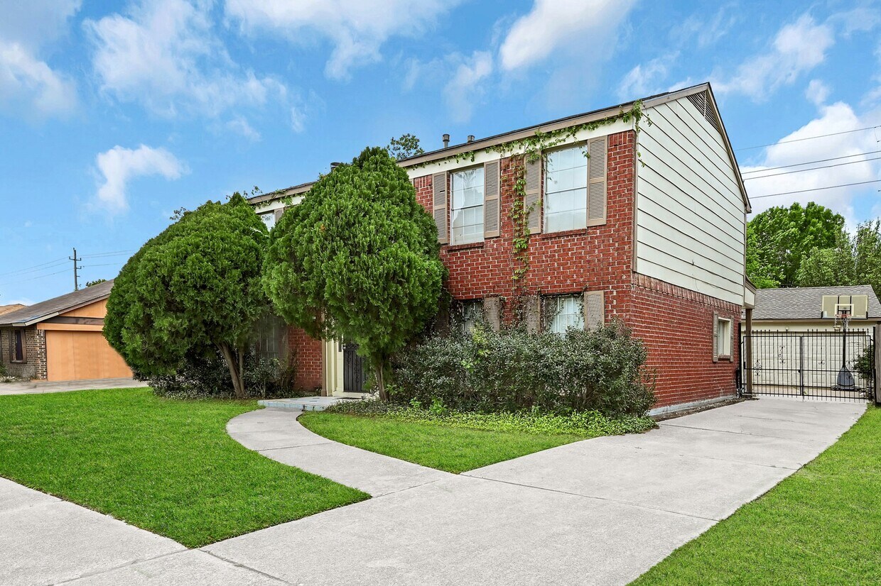 Primary Photo - 2311 Chelsea Knoll Ln