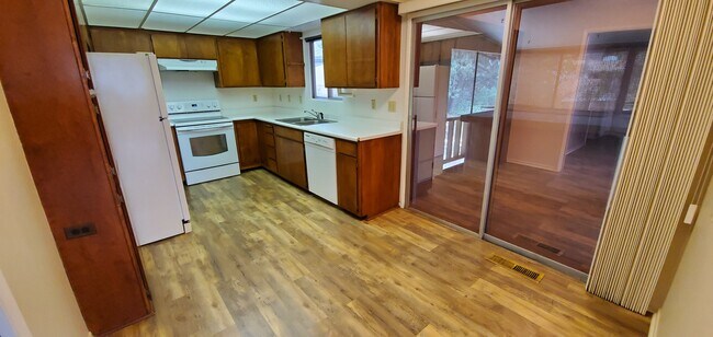 Foto del edificio - 770 Eastwood Dr