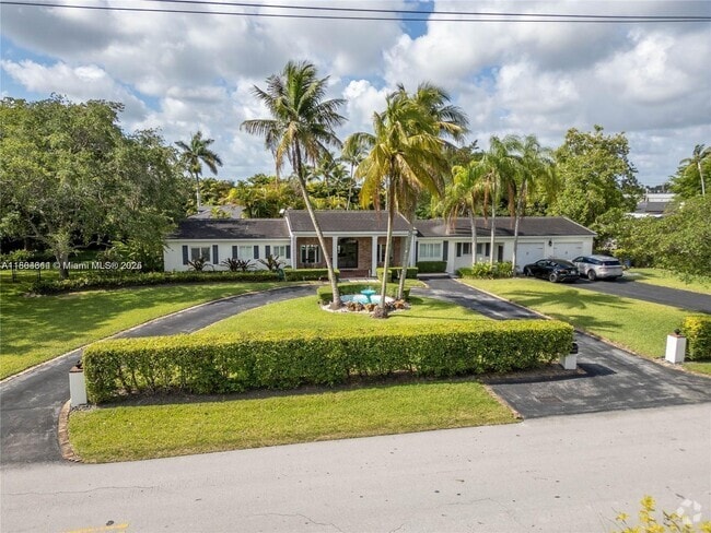Building Photo - 8500 SW 70th St