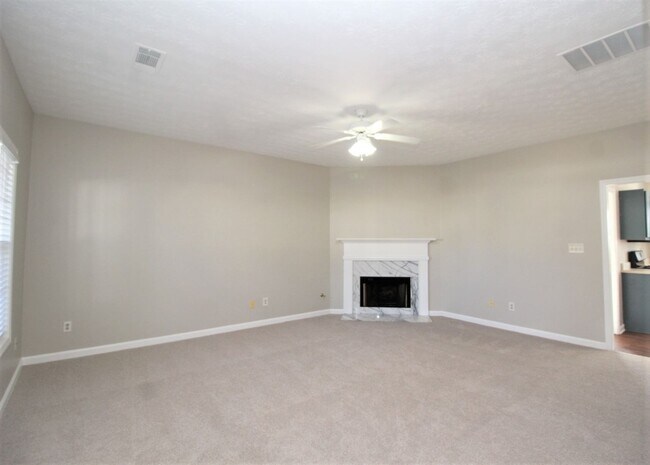 Building Photo - CONVENIENT TO DOWNTOWN SUGAR HILL!