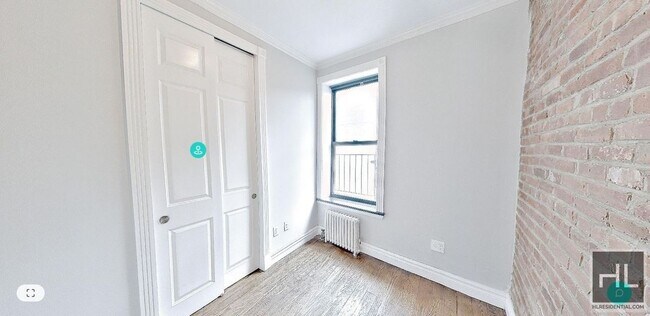 Building Photo - Mott Street