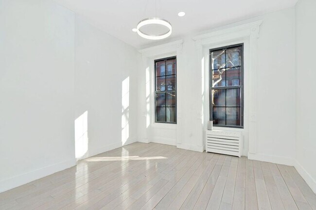 Building Photo - 214 Patchen Ave