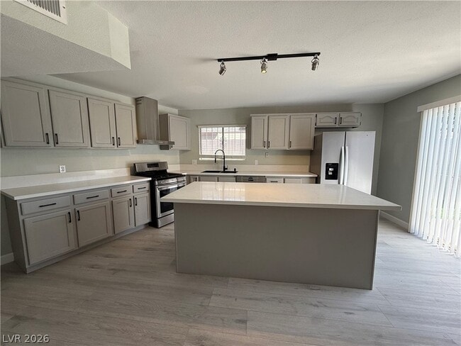 Foto del edificio - 6489 Bugbee Ave