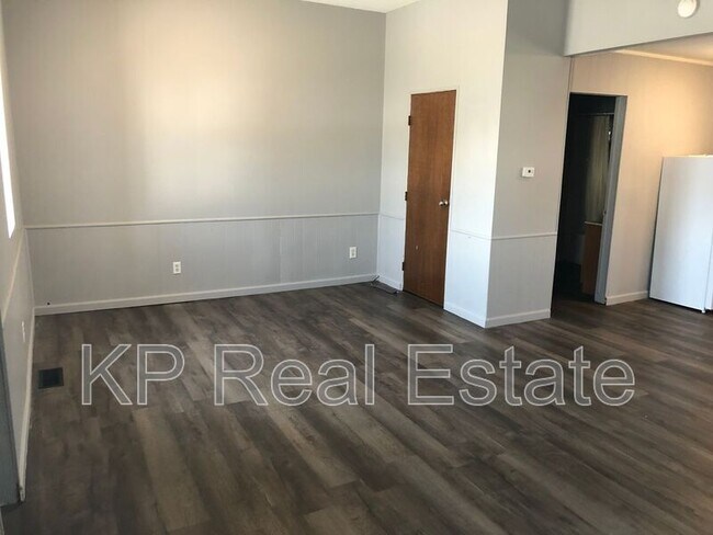 Foto del edificio - 28 W Main St