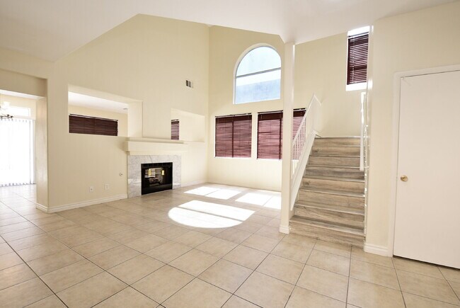 Foto del edificio - Charming 3-Bedroom, 2.5-Bath Two-Story Home At Smoke Ranch!