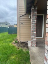 Building Photo - 701 N Cloverleaf Loop