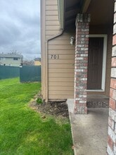 Building Photo - 701 N Cloverleaf Loop