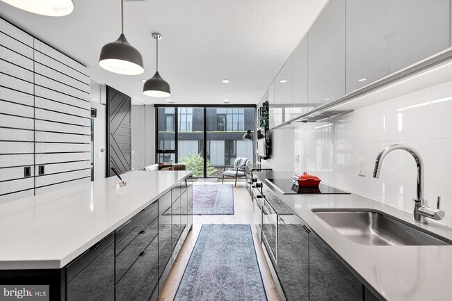 Foto del edificio - 57 N Street NW Unit 430