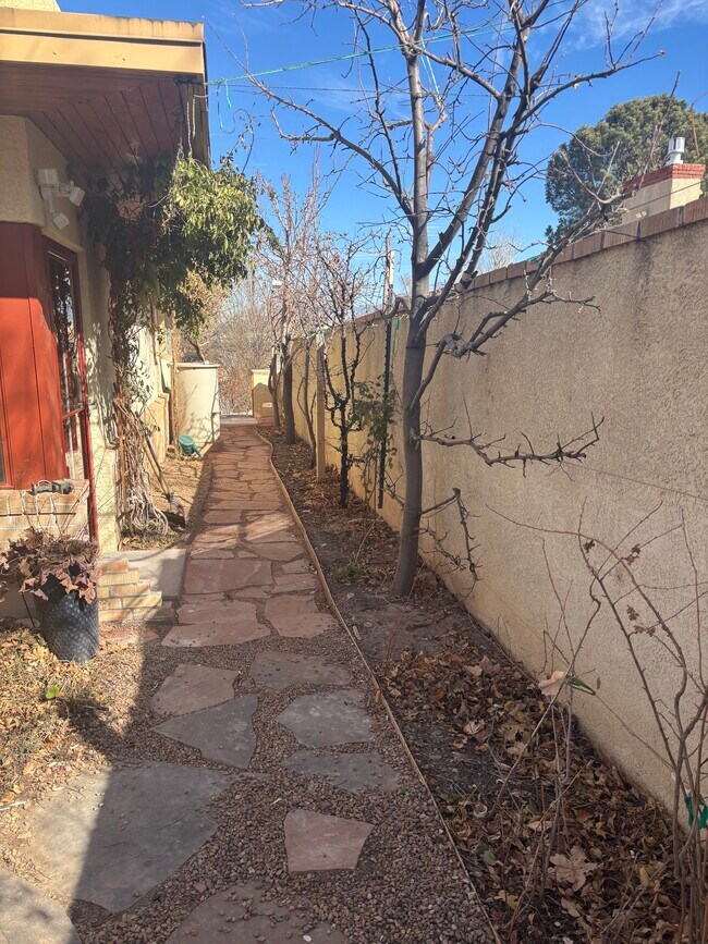 Foto del edificio - 1400 Sigma Chi Rd NE