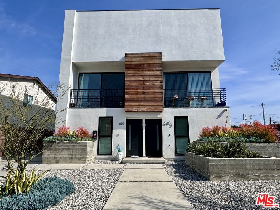 Primary Photo - 660 N Mariposa Ave