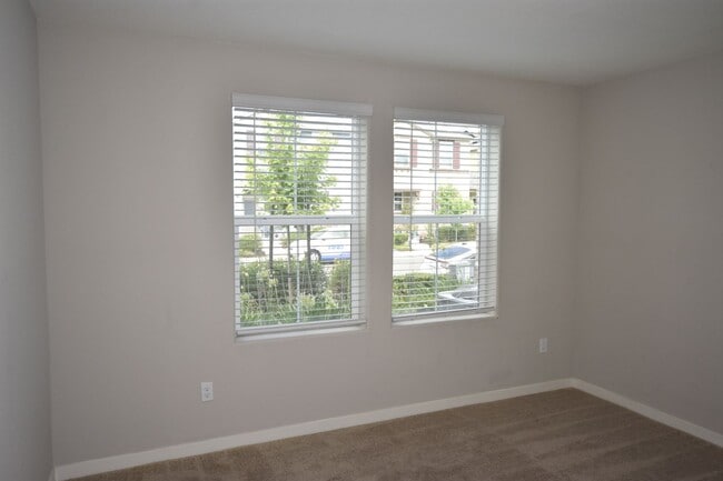 Building Photo - 4097 Southampton St