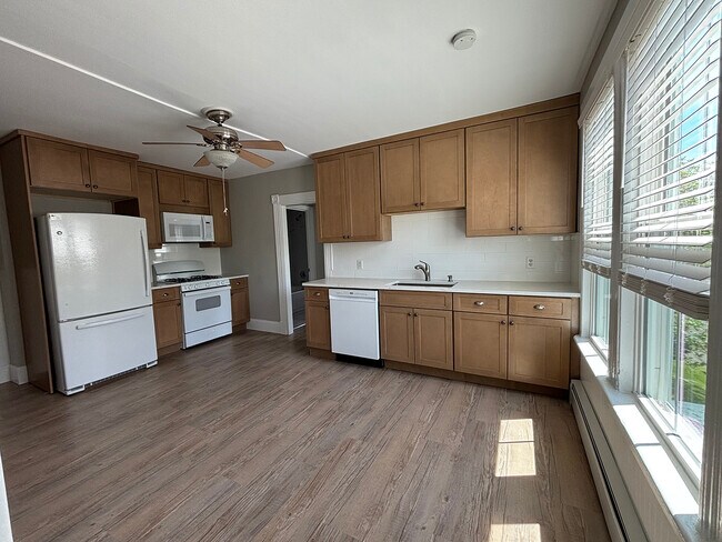 Cocina - Primer Piso - 206 Echo Lake Rd
