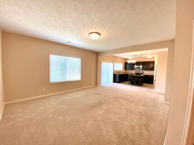 Building Photo - Well Maintained Union Condo with Lots of N...