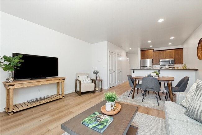 Building Photo - Linder Springs Townhomes