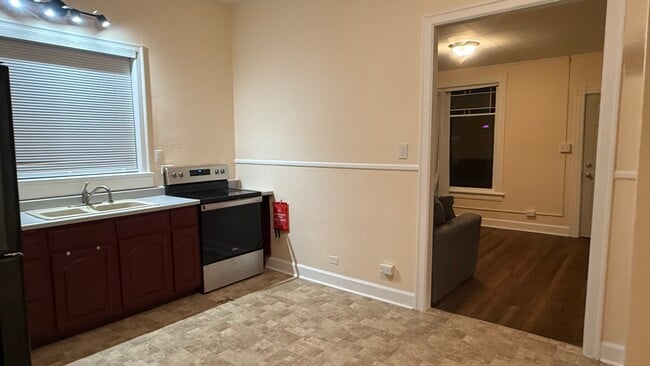 Building Photo - 678 S Dakota St