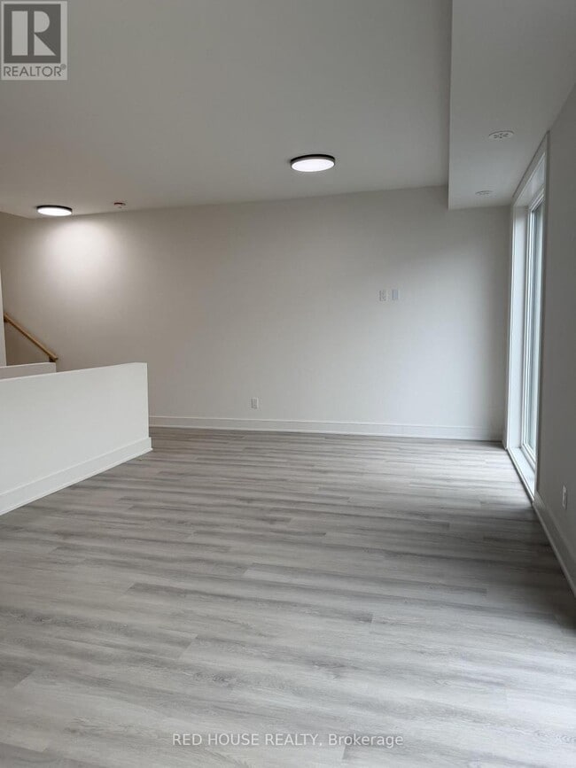 Building Photo - 157 Everett Cmn
