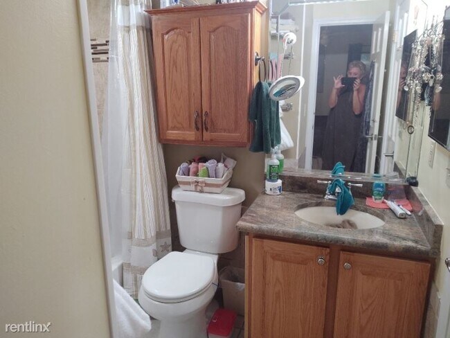 Building Photo - 1 br, 1 bath Condo - Thomas Dr 504 Unit 504