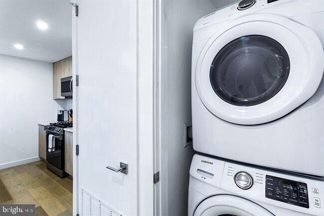 Building Photo - 1806 I St NE