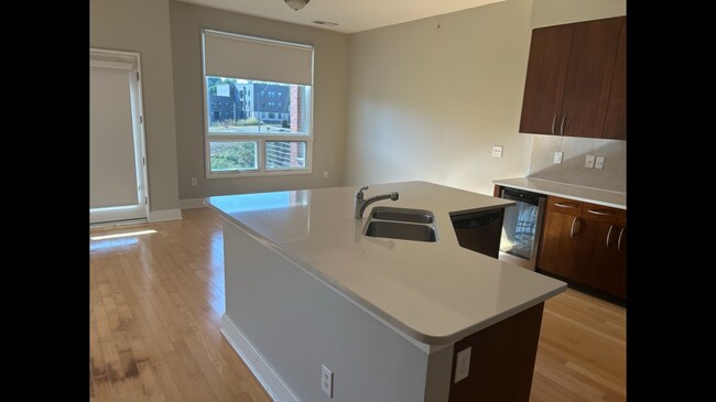 Foto del edificio - 4521 Wornall Rd