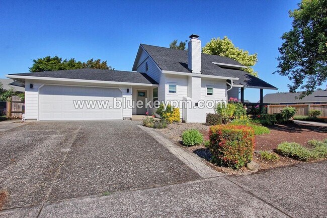 Building Photo - NEWLY REMODELED!  3 Bed, 2 Bath in Cascade...