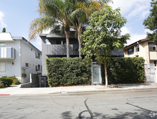 Building Photo - 1235 N Ogden Dr