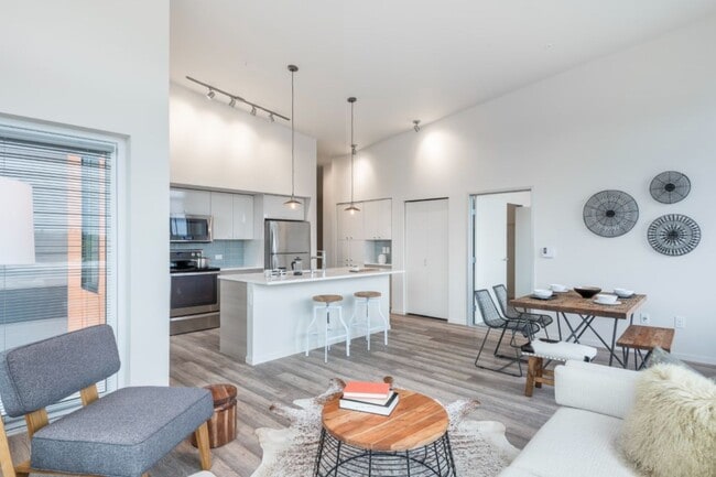 Building Photo - Janus Apartments