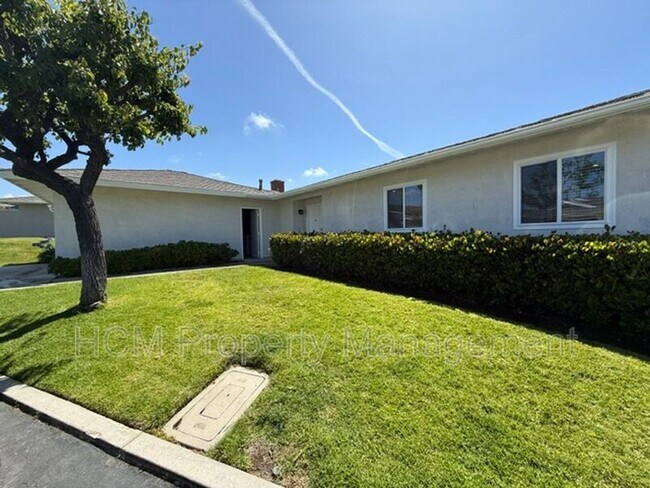 Foto del edificio - 3328 Paseo Halcon