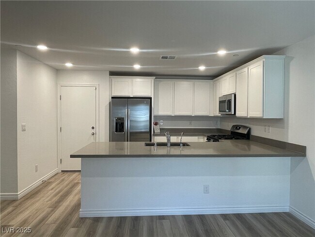 Foto del edificio - 10719 Burton Grove Ave