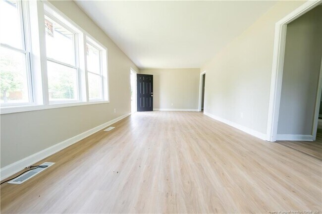Building Photo - 4825 Cottonwood Dr