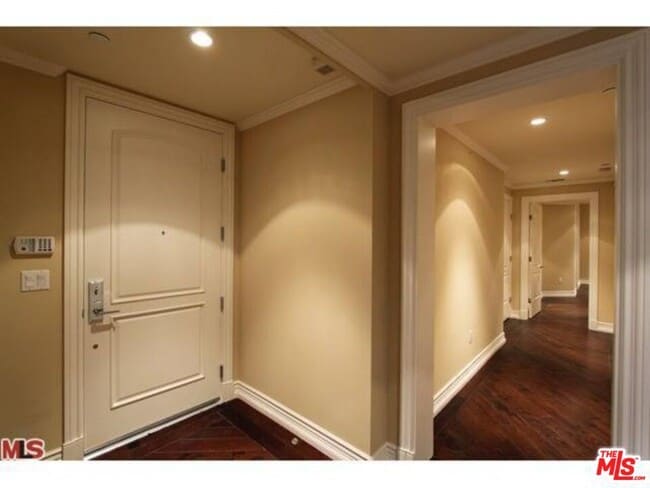 Building Photo - 8612 Burton Way