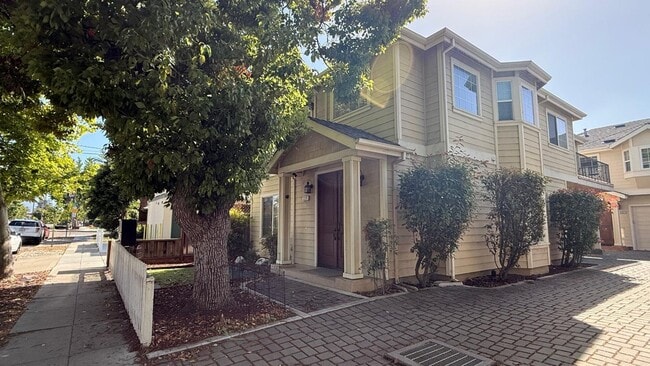 Foto del edificio - Spacious & Modern 4 Bedroom Home in Prime San Jose Location!