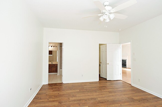 Foto del edificio - Pet-Friendly 4 Bedroom Home in Forest Lakes South