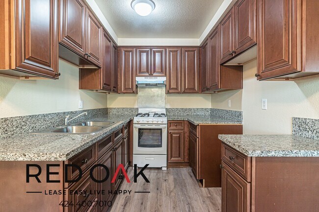 Building Photo - 4900 Clair Del Ave