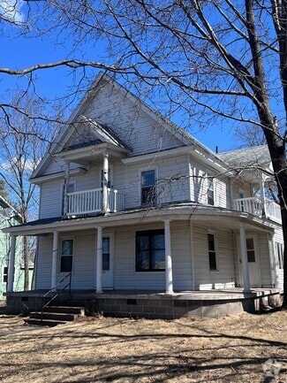 Building Photo - 820 10th St E